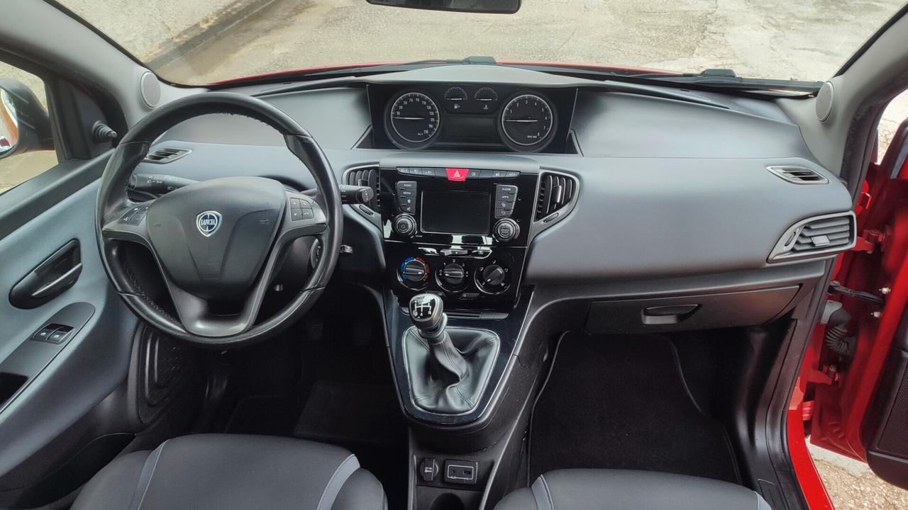 Lancia Ypsilon 1.2 69 CV 5 porte Silver