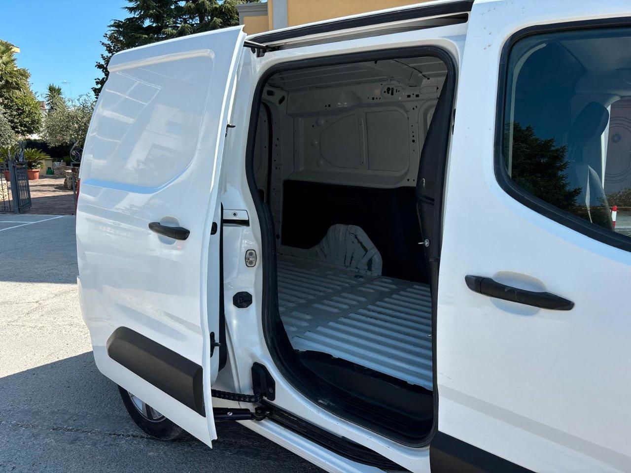 OPEL Combo cargo 1.5d 100cv L2H1 Essentia mt6 IVA ESPOSTA