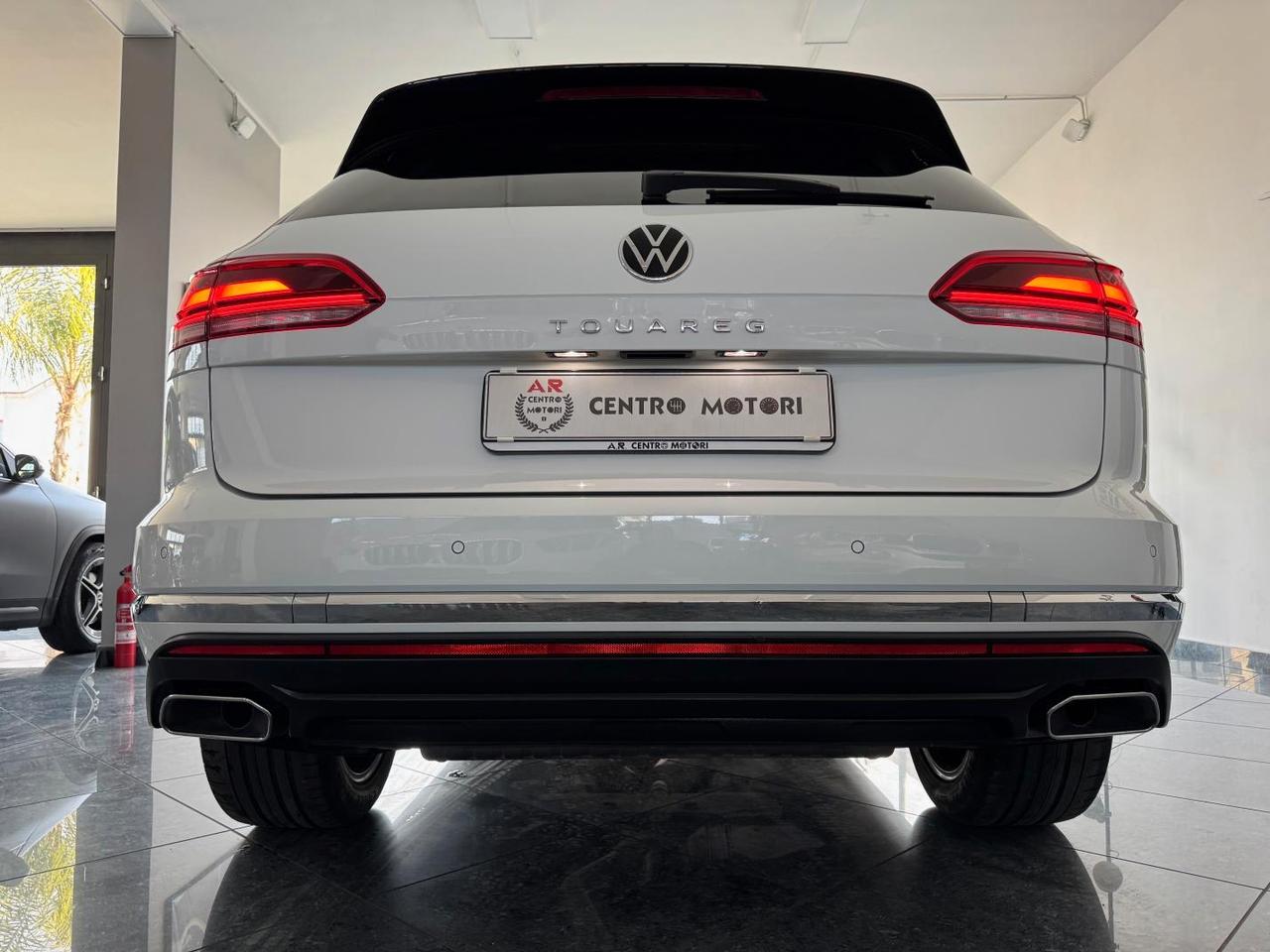 Volkswagen Touareg 3.0 V6 tdi Elegance 231cv 1Prop Da Vetrina