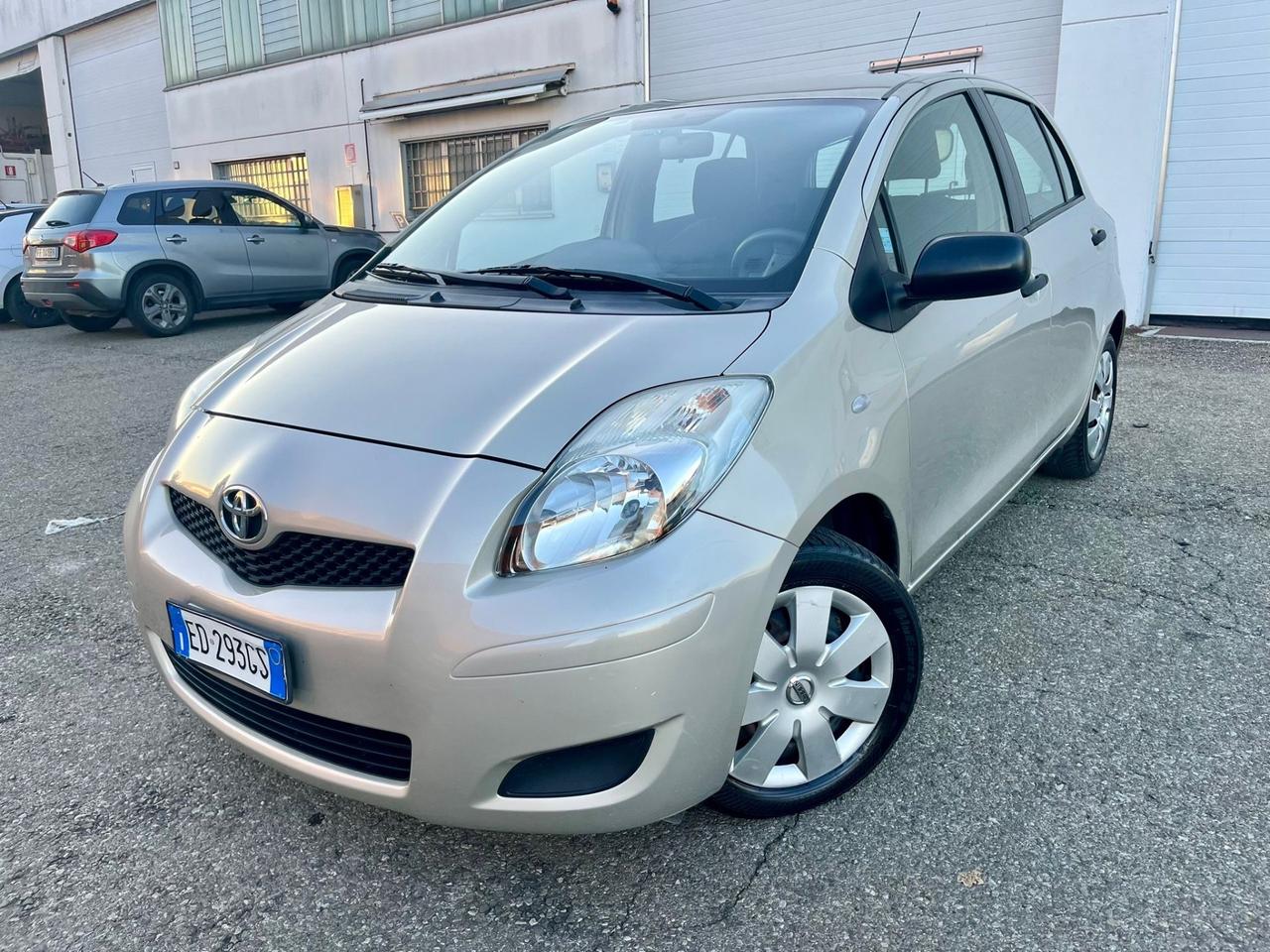 Toyota Yaris 1.0benz 2010 128.000km perfetta per neopatentati