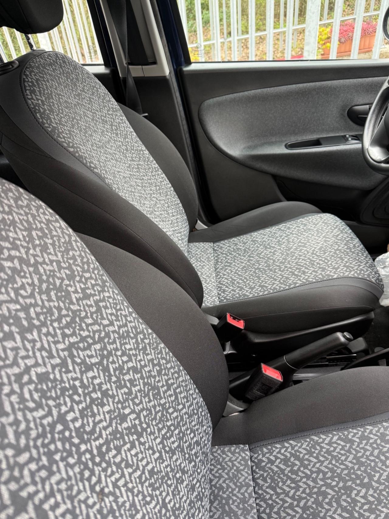 Lancia Ypsilon 1.0 FireFly 5 porte S&S Hybrid Ecochic Silver