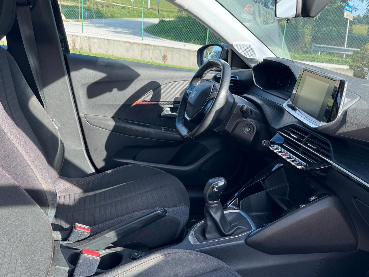Peugeot 208 1.2 BENZINA - NEOPATENTATI -