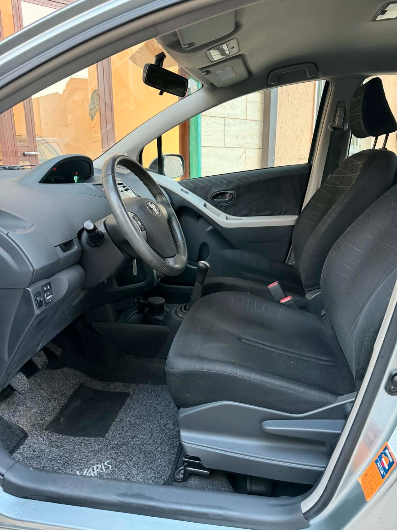 Toyota Yaris 1.0 5 porte