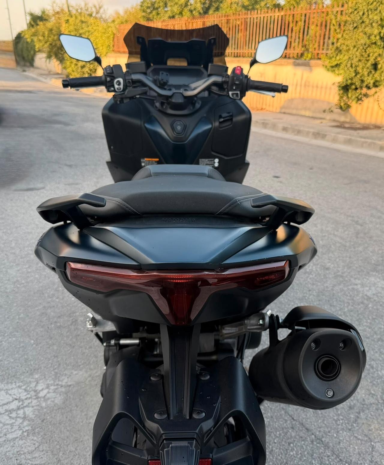 YAMAHA T MAX 560 ICON 2024 KM 11.000 PARI AL NUOVO