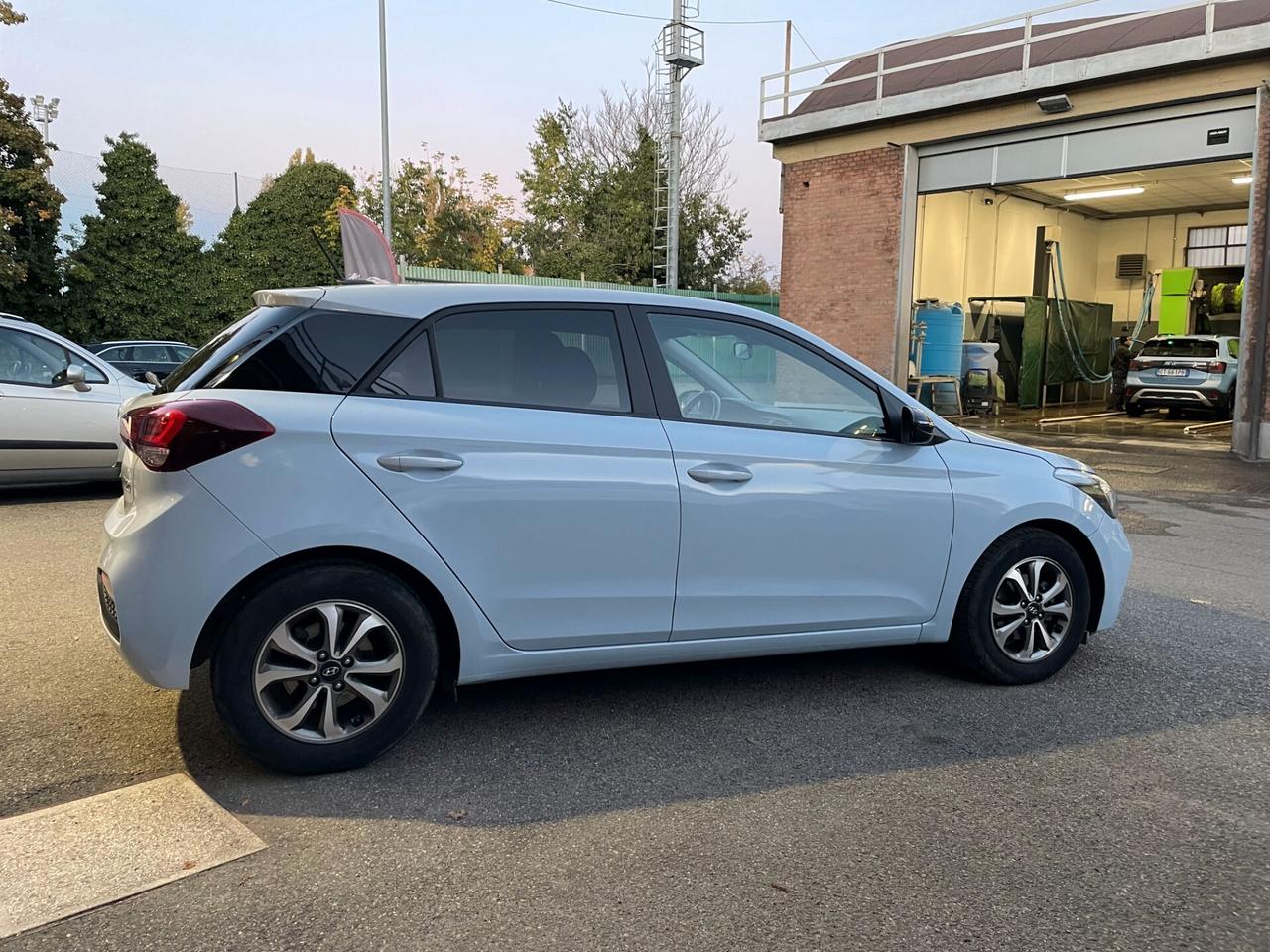 Hyundai i20 TUTTA TAGLIANDATA HYUNDAI- PREZZO FINALE COMPRESO DI PASSAGGIO