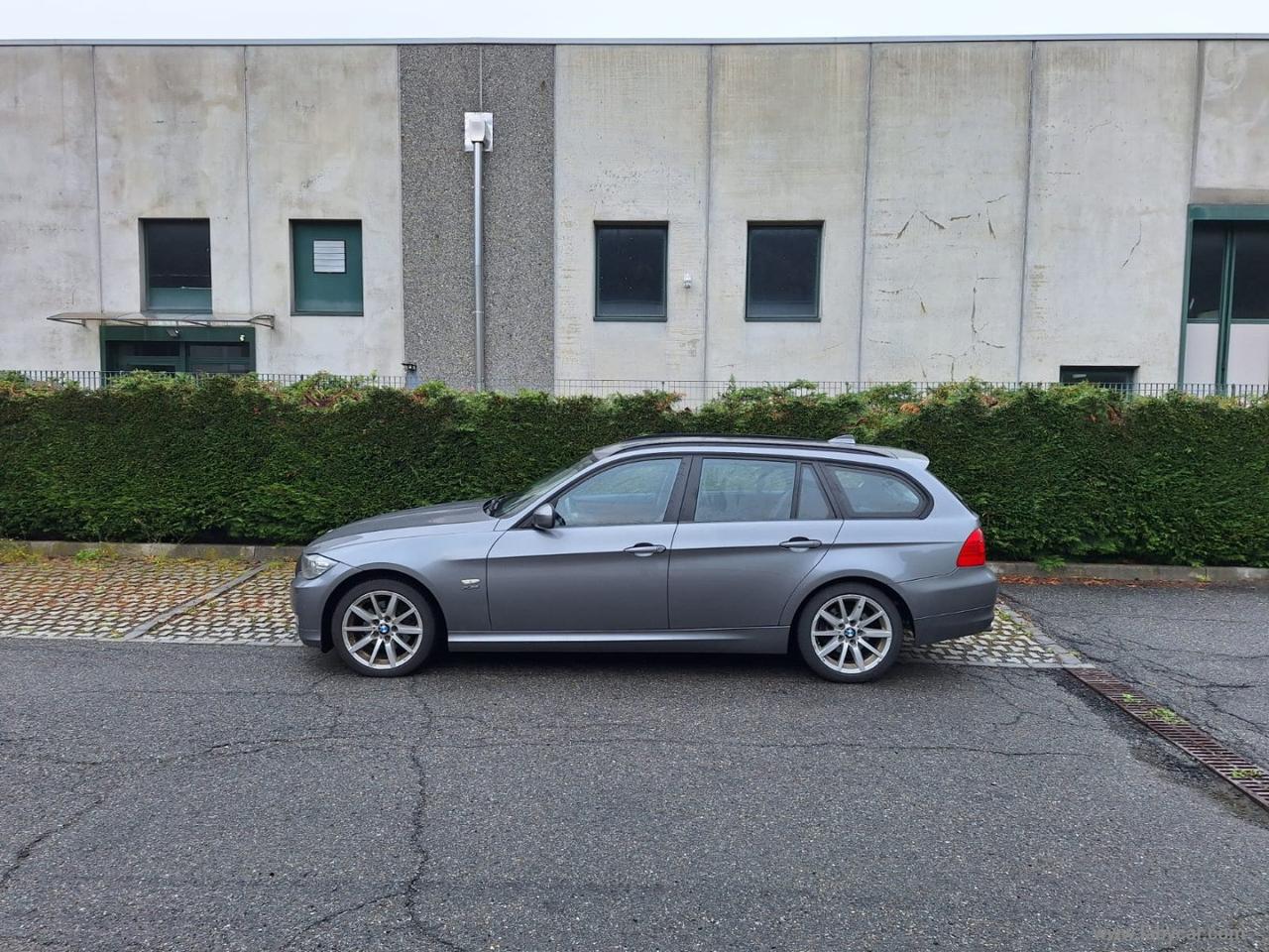 BMW 320d xDrive Touring 4X4 GANCIO TRAINO PELLE