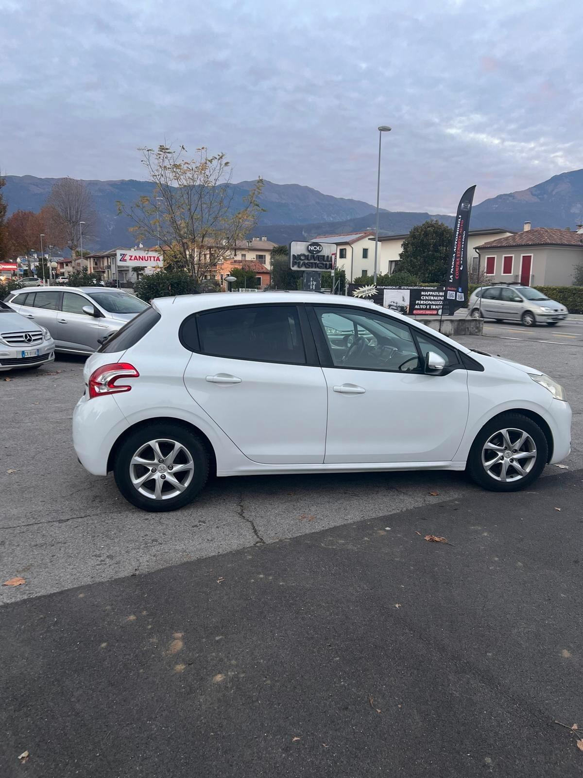 Peugeot 208 1.2 VTi 82 CV 5porte Allure