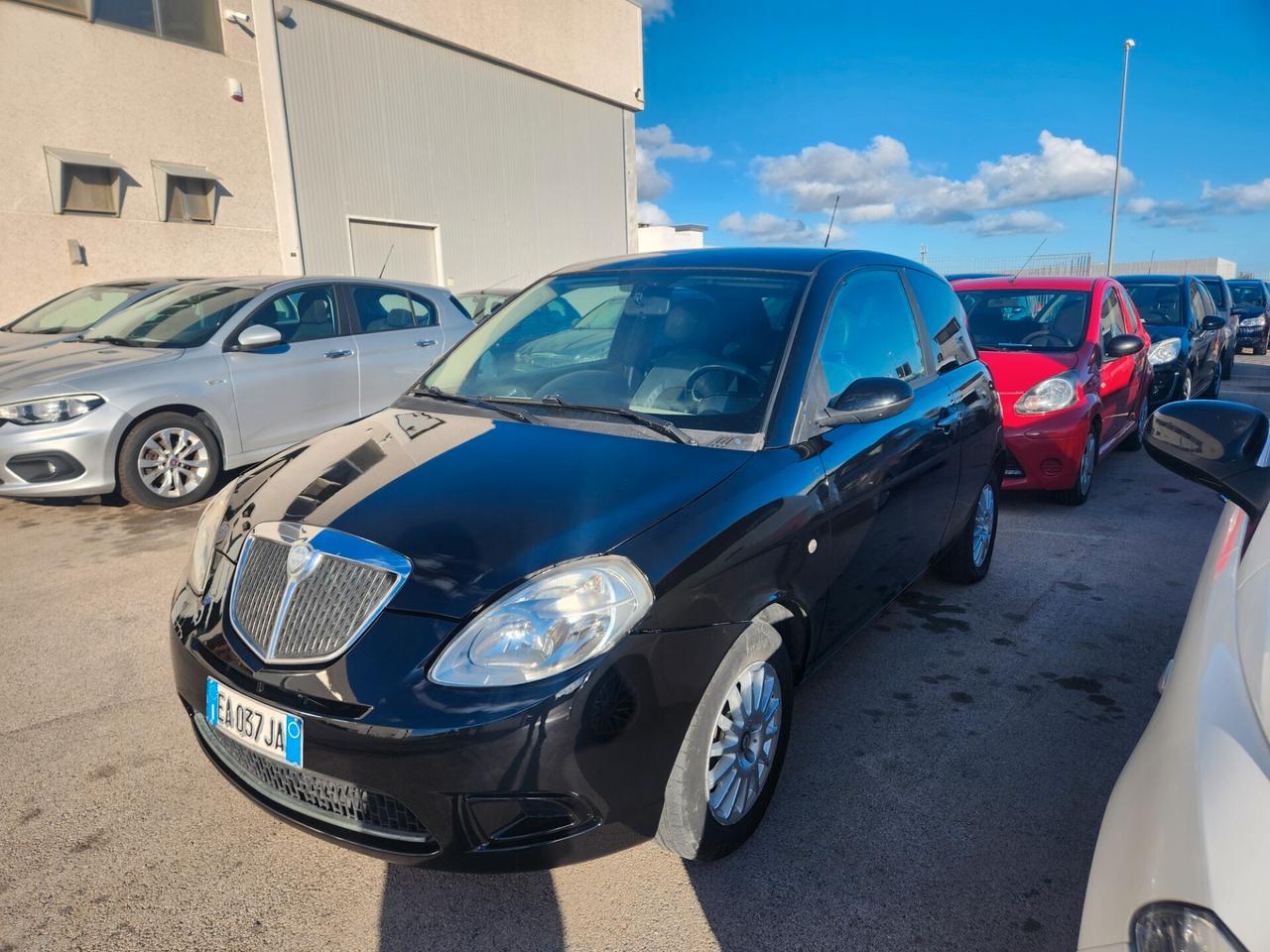 Lancia Ypsilon 1.2 Platino X NEOPATENTATI