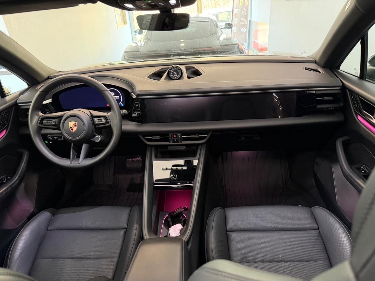PORSCHE MACAN EV (2024) MACAN EV (120 KW)