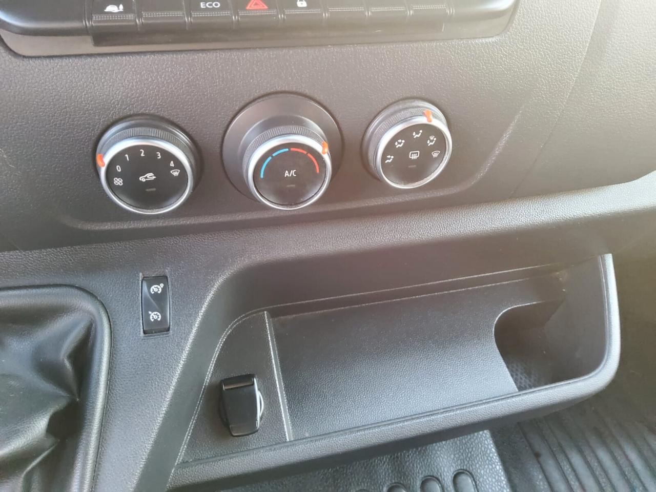 Renault Master T35 2.3 dCi 135