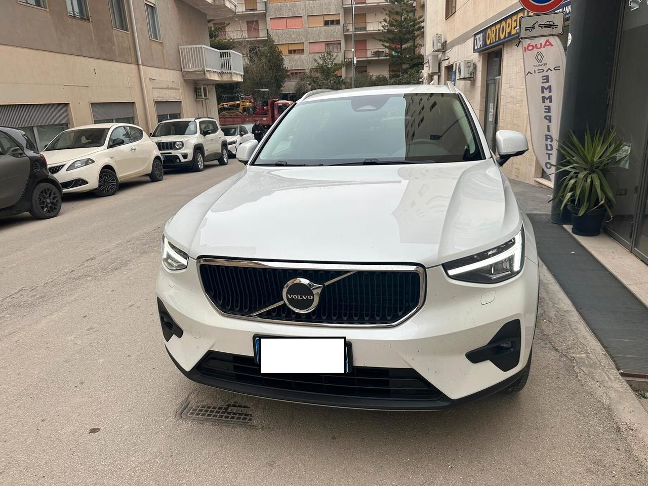 Volvo XC40 B4 2.0Mild Hybrid Core Full Opt. N1 gancio traino