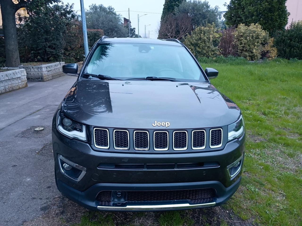Jeep Compass TDI 1600 cc - 98000 km del 2018 2 ruote motrici neo patentati ottime condizioni