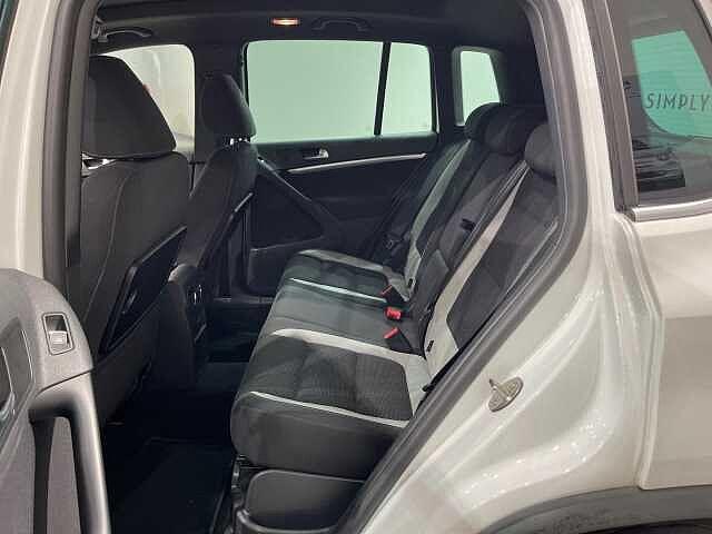 Volkswagen Tiguan 2.0 TDI 177 CV 4MOTION DSG R-Line BlueMotion Tech.
