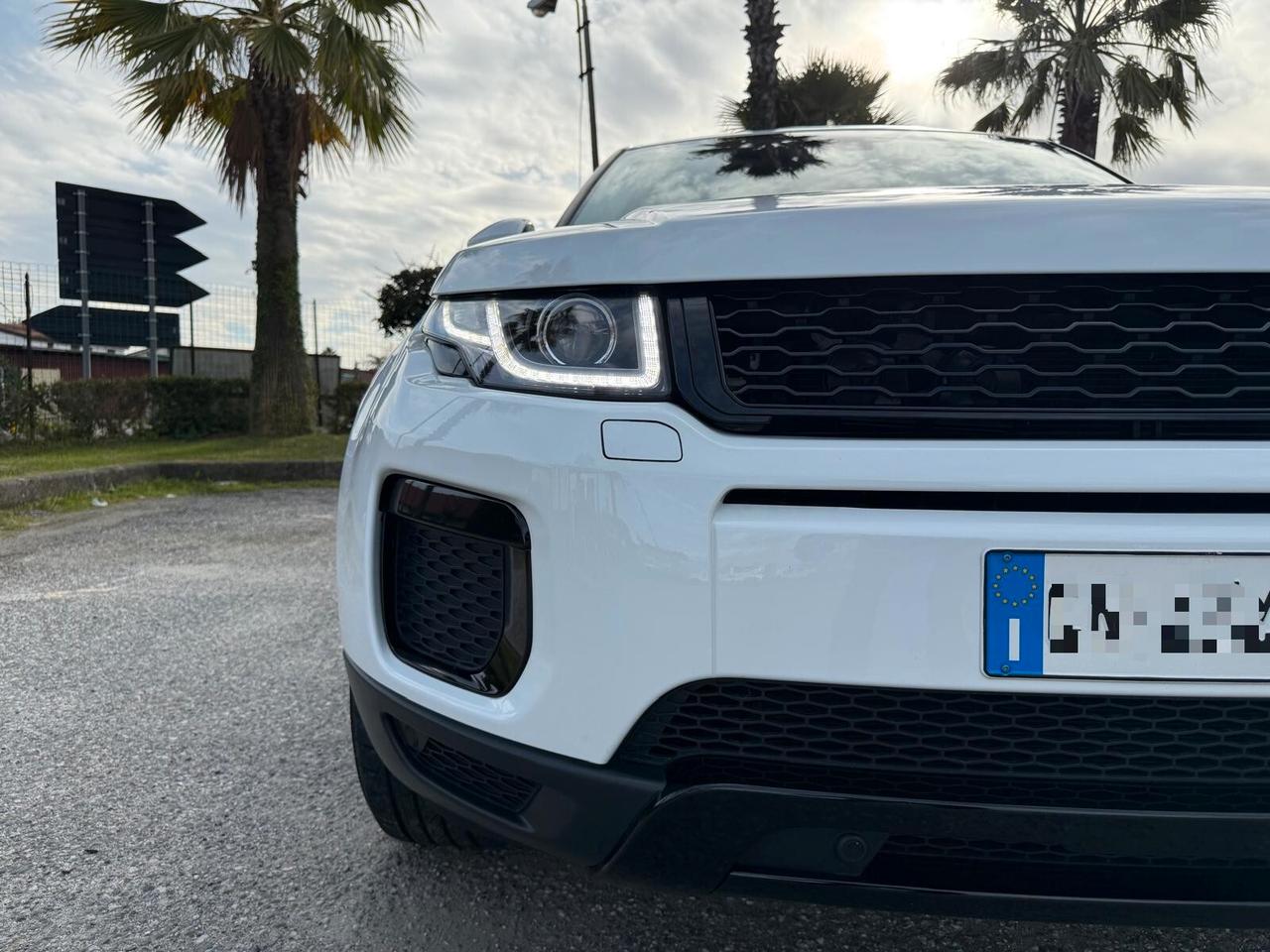 Land Rover Range Evoque 2.2 TD4 5p. Pure