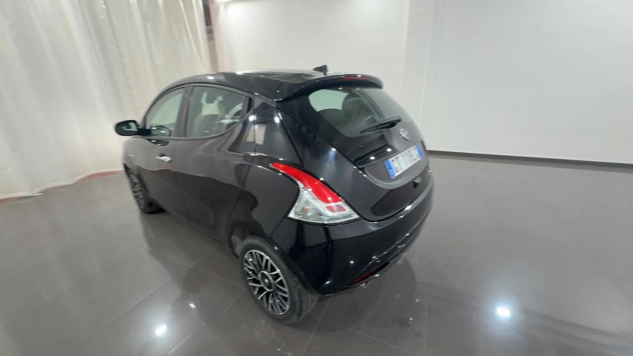 Lancia Ypsilon 1.0 Hybrid Platino full optional