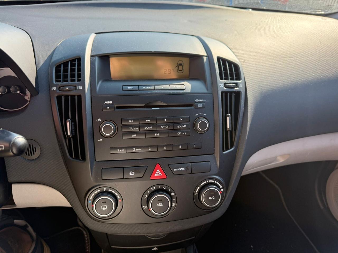 Kia Ceed cee'd 1.4 109CV 5p. LX Bi-Fuel