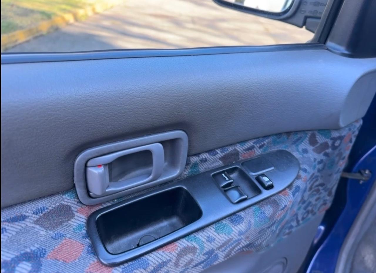 Nissan Serena 1.6i 16V cat 5 porte SLX
