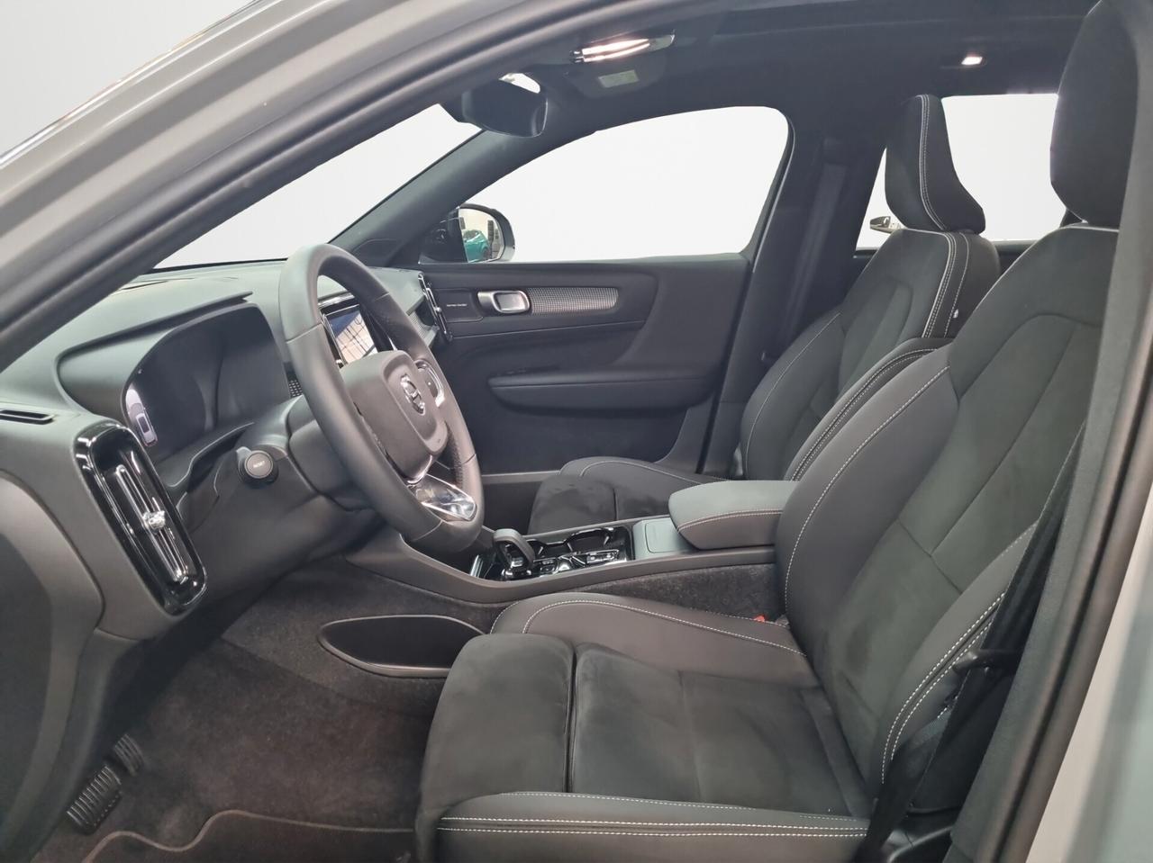 Volvo XC40 B3 automatico Ultimate Dark