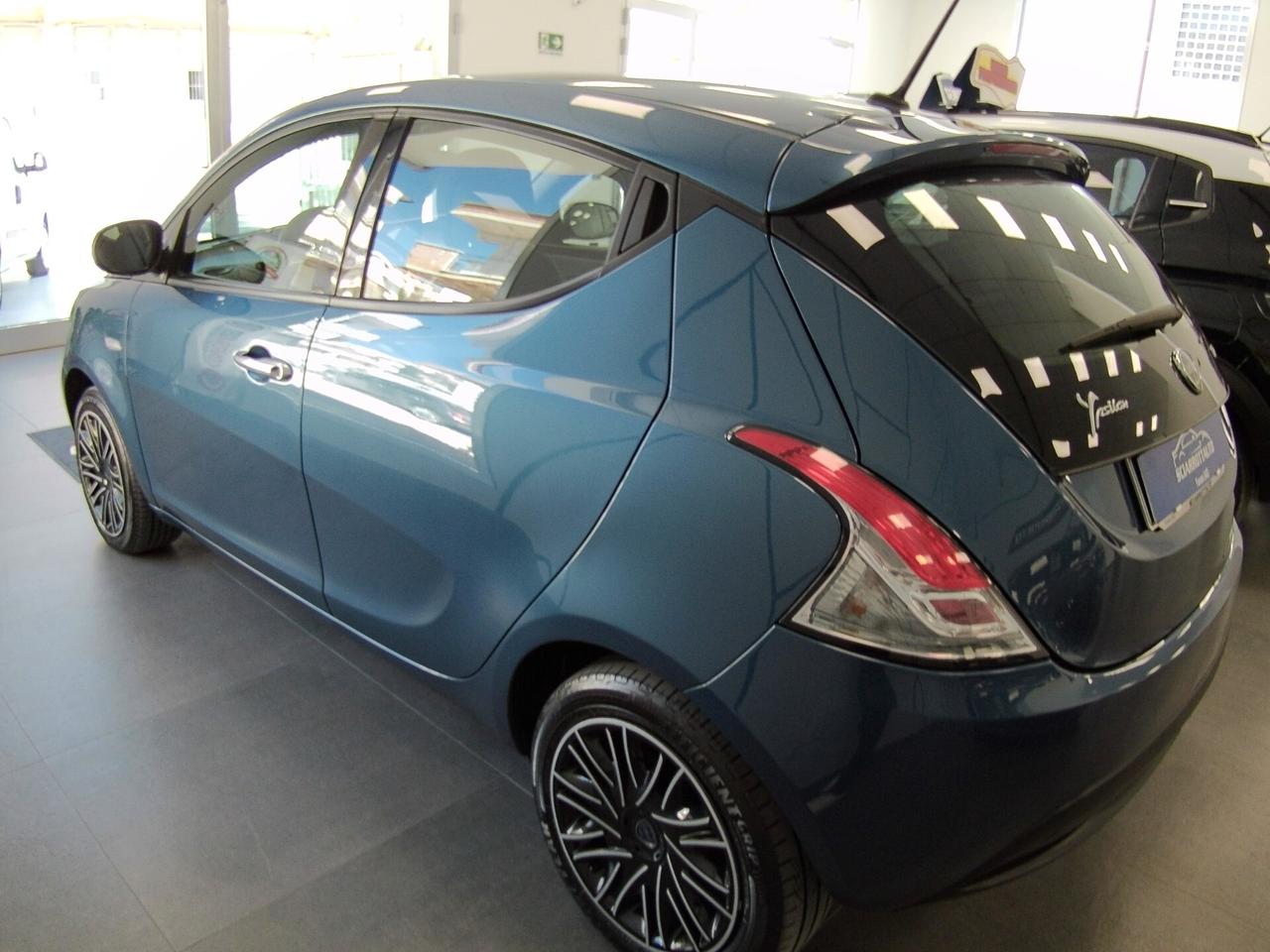 Lancia Ypsilon 1.0 FireFly 5 porte S&S BENZINA 2022 Silver