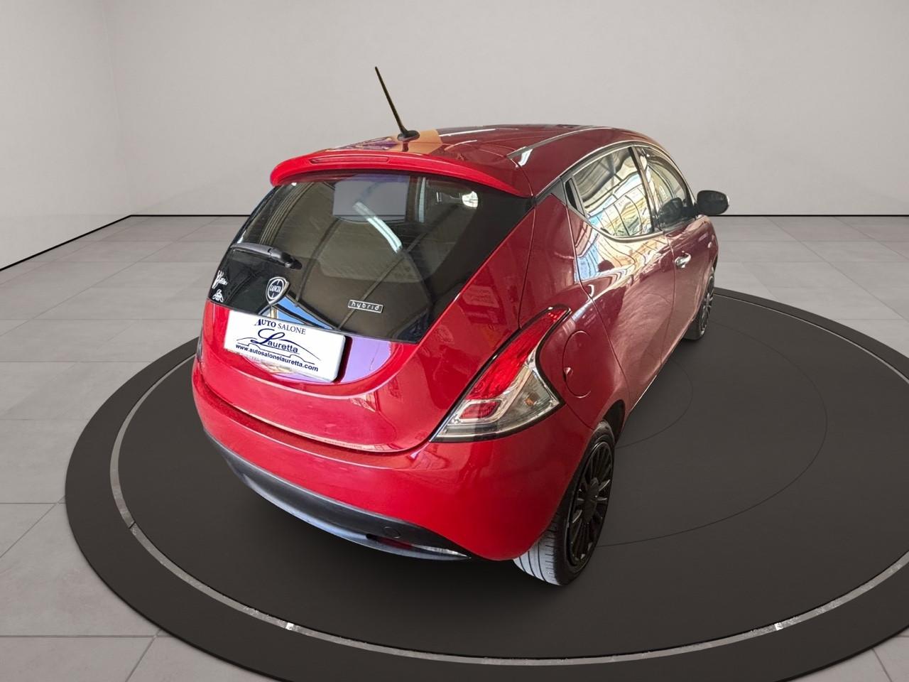 Lancia Ypsilon 1.0 FireFly 5 porte S&S Hybrid Ecochic Silver