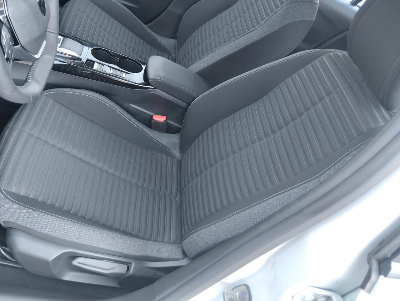 Peugeot 208 motore elettrico 136 CV 5 porte Active