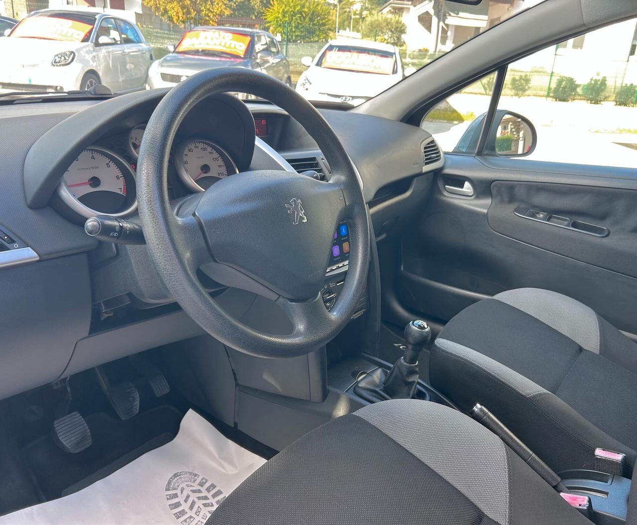 Peugeot 207 1.4 8V 75CV