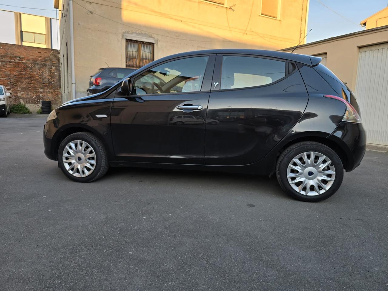 Lancia Ypsilon 1.2 69 CV 5 porte Platinum perfetta possibilita 12 mesi garanzia