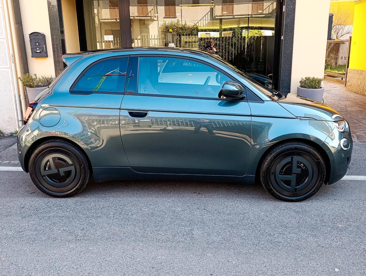 Fiat 500e Giorgio Armani 42 kWh (118cv) praticamente nuova