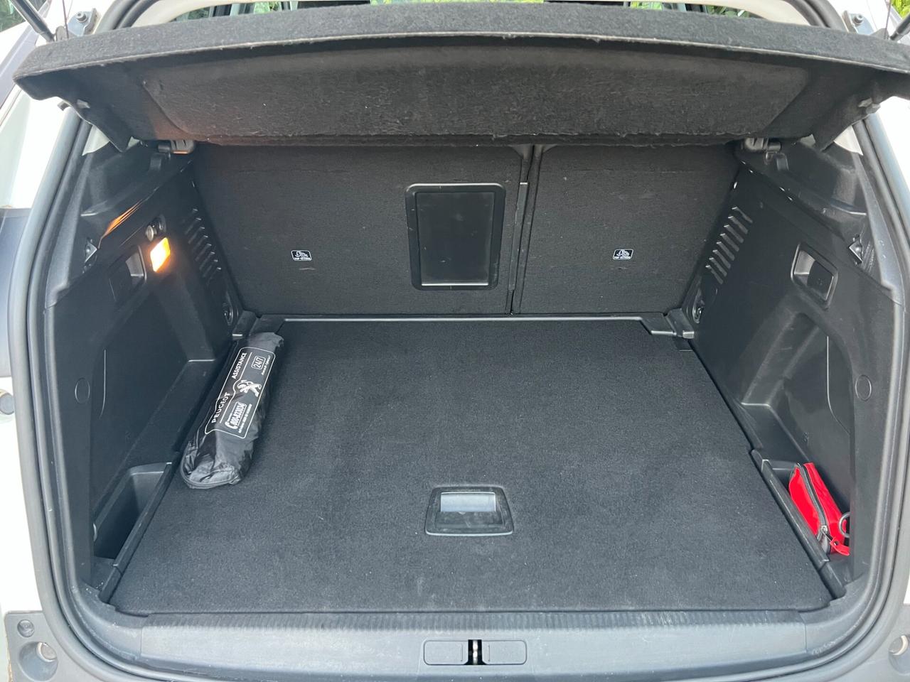 Peugeot 3008 BlueHDi 130 S&S EAT8 Allure