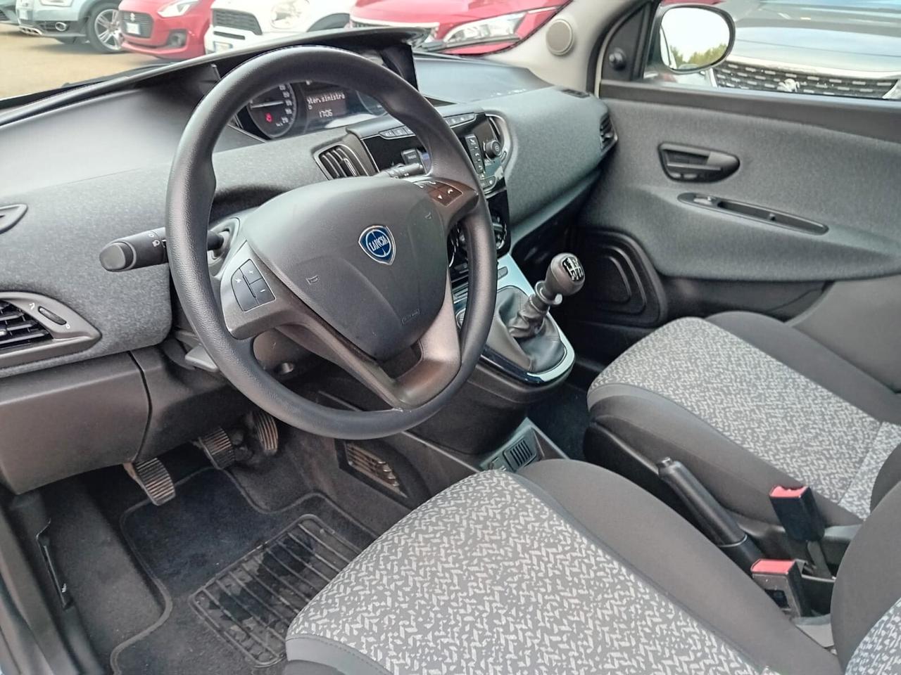 Lancia Ypsilon 1.0 firefly hybrid Silver OK NEOPATENTATO