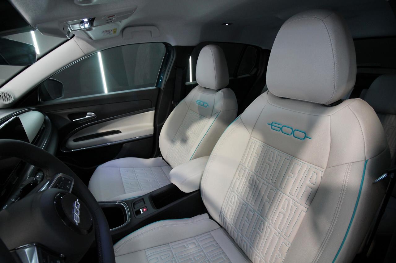 FIAT 600 1.2 HYBRID LA PRIMA 110 CV