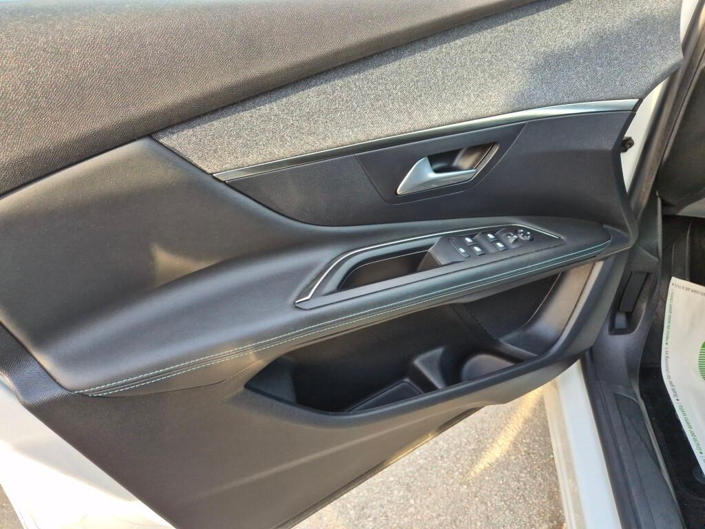 Peugeot NEW 3008 BlueHDi 130CV EAT8 ALLURE