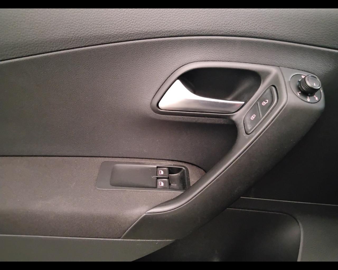VOLKSWAGEN Polo V 2014 - Polo 5p 1.0 mpi Trendline 60cv