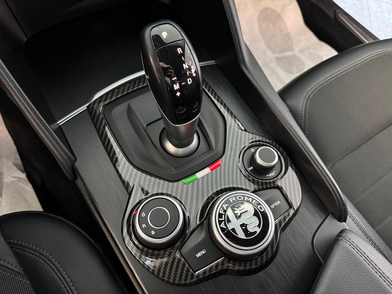 Alfa Romeo Giulia 2.2 T Diesel At8 180cv Super Navi Paddle Full