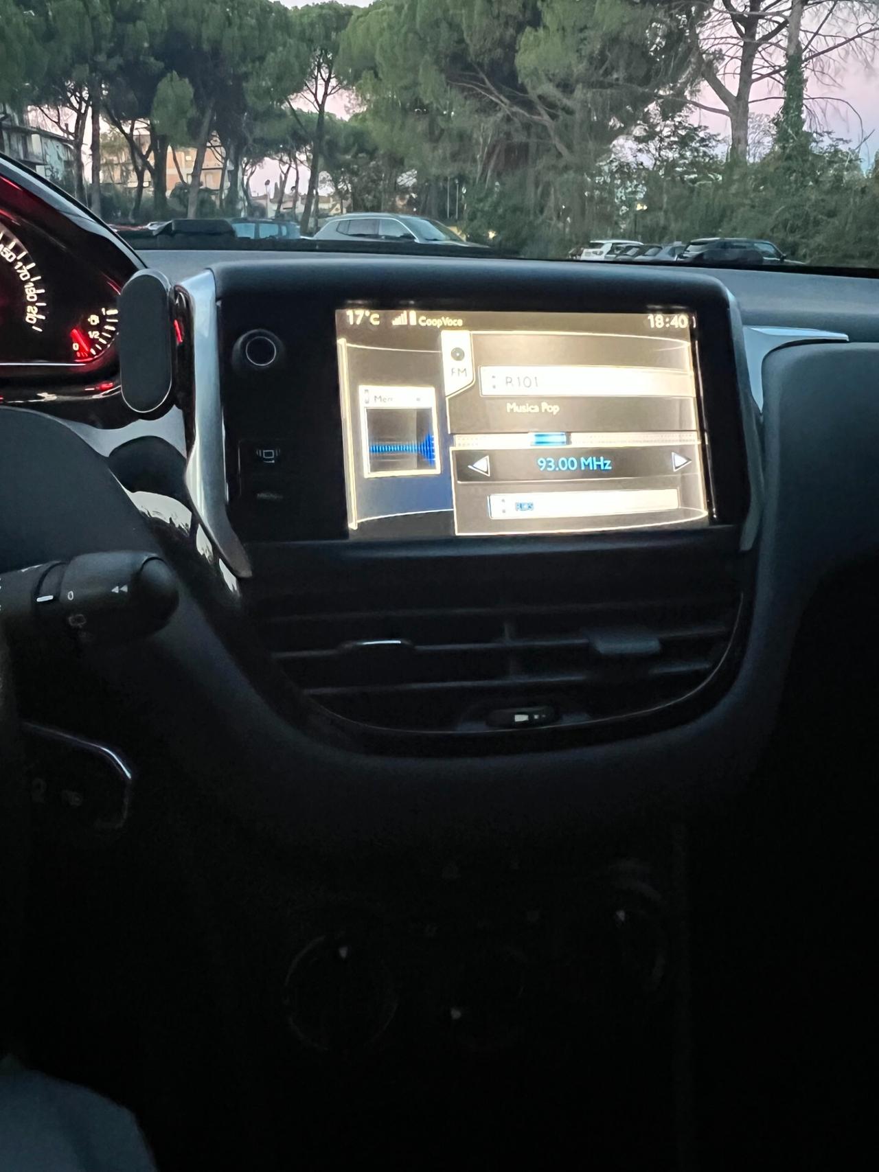 ADATTA PER NEOPATENTATI Peugeot 208 1.4 HDi 68 CV 5 porte Allure