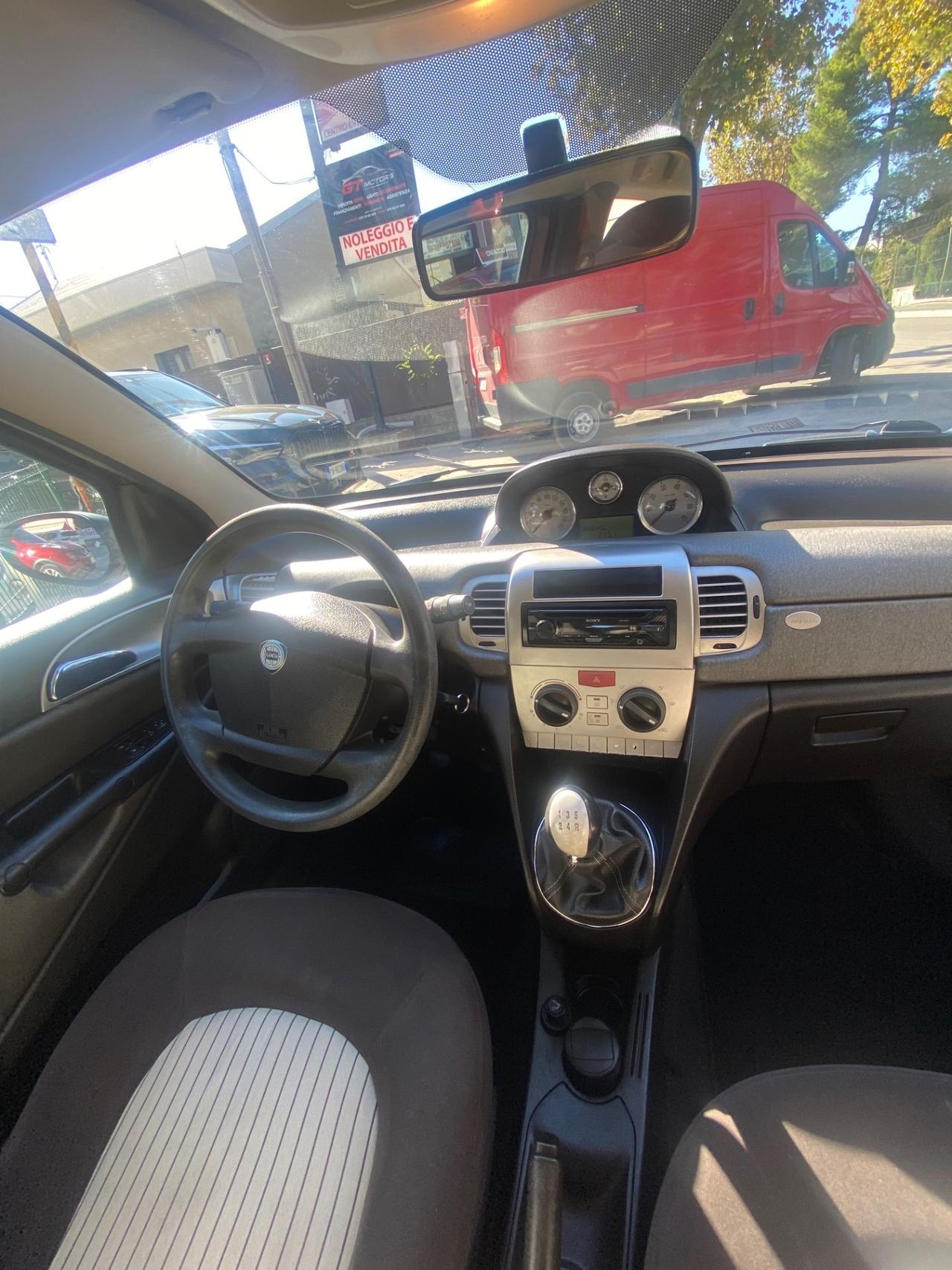 Lancia Ypsilon 1.3 MJT 75 CV Modamilano