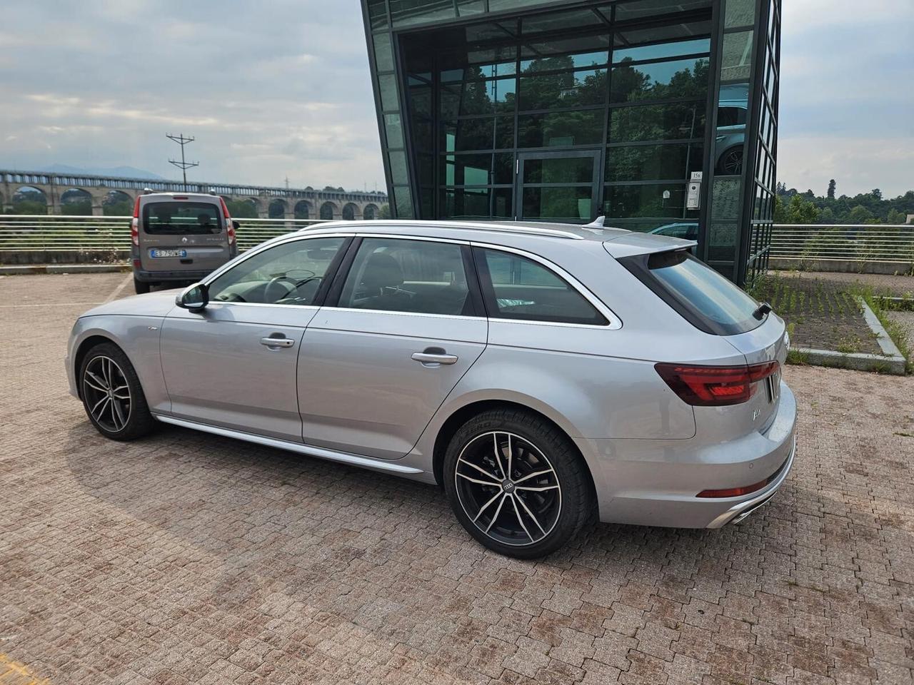 Audi A4 Avant 2.0 TDI 150 CV S tronic S line edition