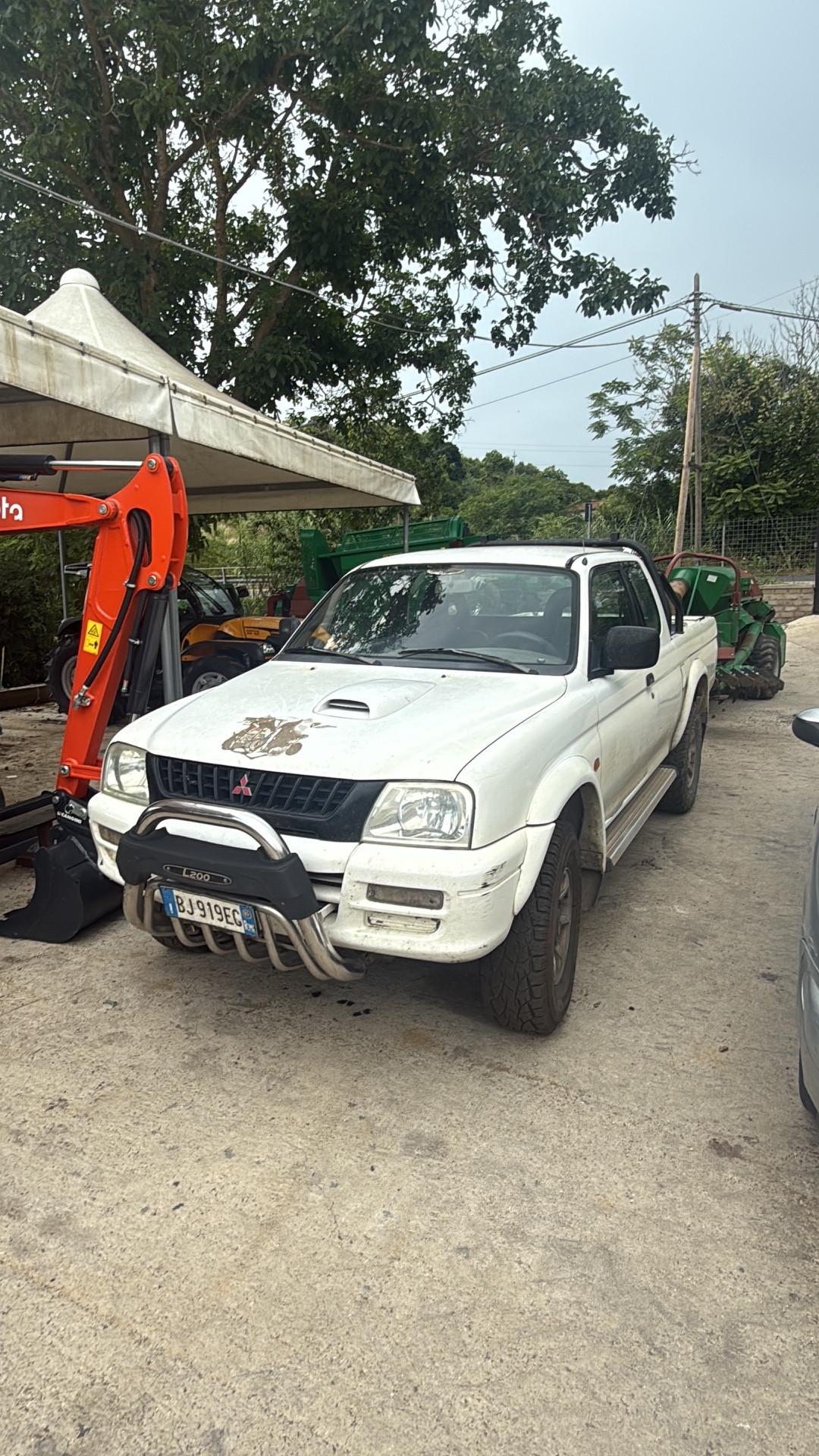 Mitsubishi L200 2.5 TDI 4WD Club Cab Pick-up GLS