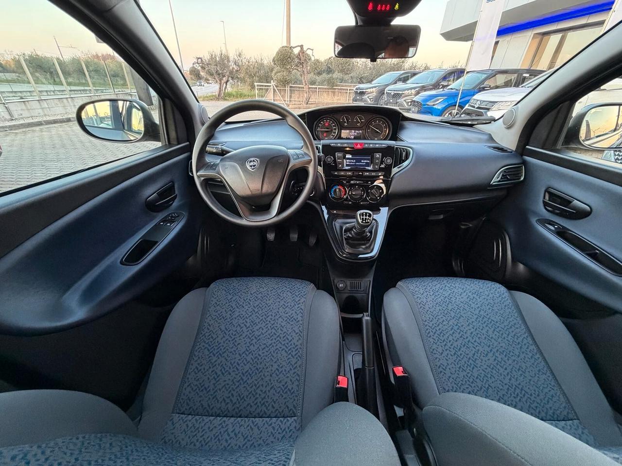 Lancia Ypsilon 1.0 FireFly 5 porte S&S Hybrid Silver