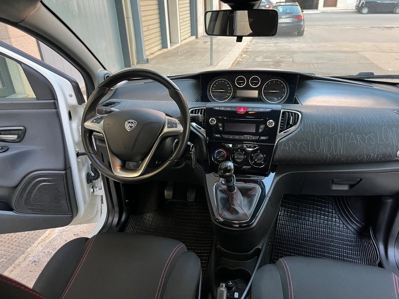 Lancia Ypsilon 1.2 69 CV 5 porte S&S Gold