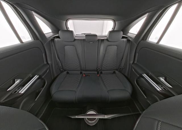 MERCEDES-BENZ GLA 180 Automatic Progressive Advanced