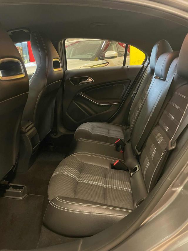 MERCEDES-BENZ A 180 d Sport **XENON/NAVI/UNICOPRO**