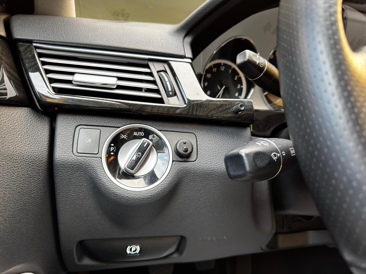 Mercedes-benz E 220 CDI BlueEFFICIENCY Avantgarde