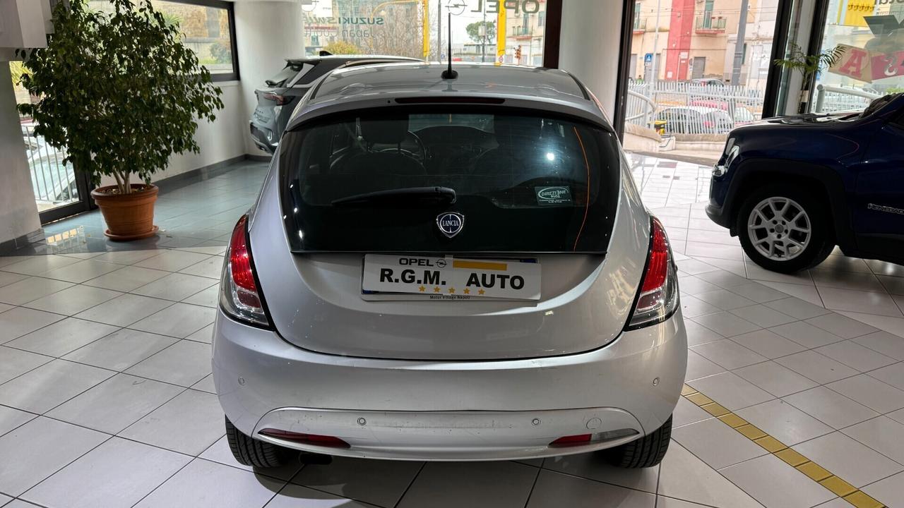 Lancia Ypsilon 1.0 FireFly 5 porte S&S Hybrid Ecochic Gold