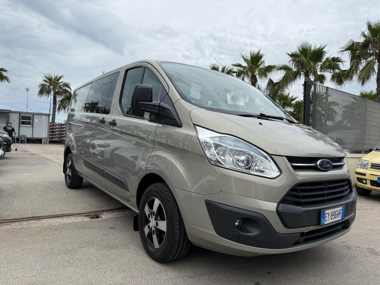 Ford Transit Custom 2.2 Diesel 6 posti passo lungo