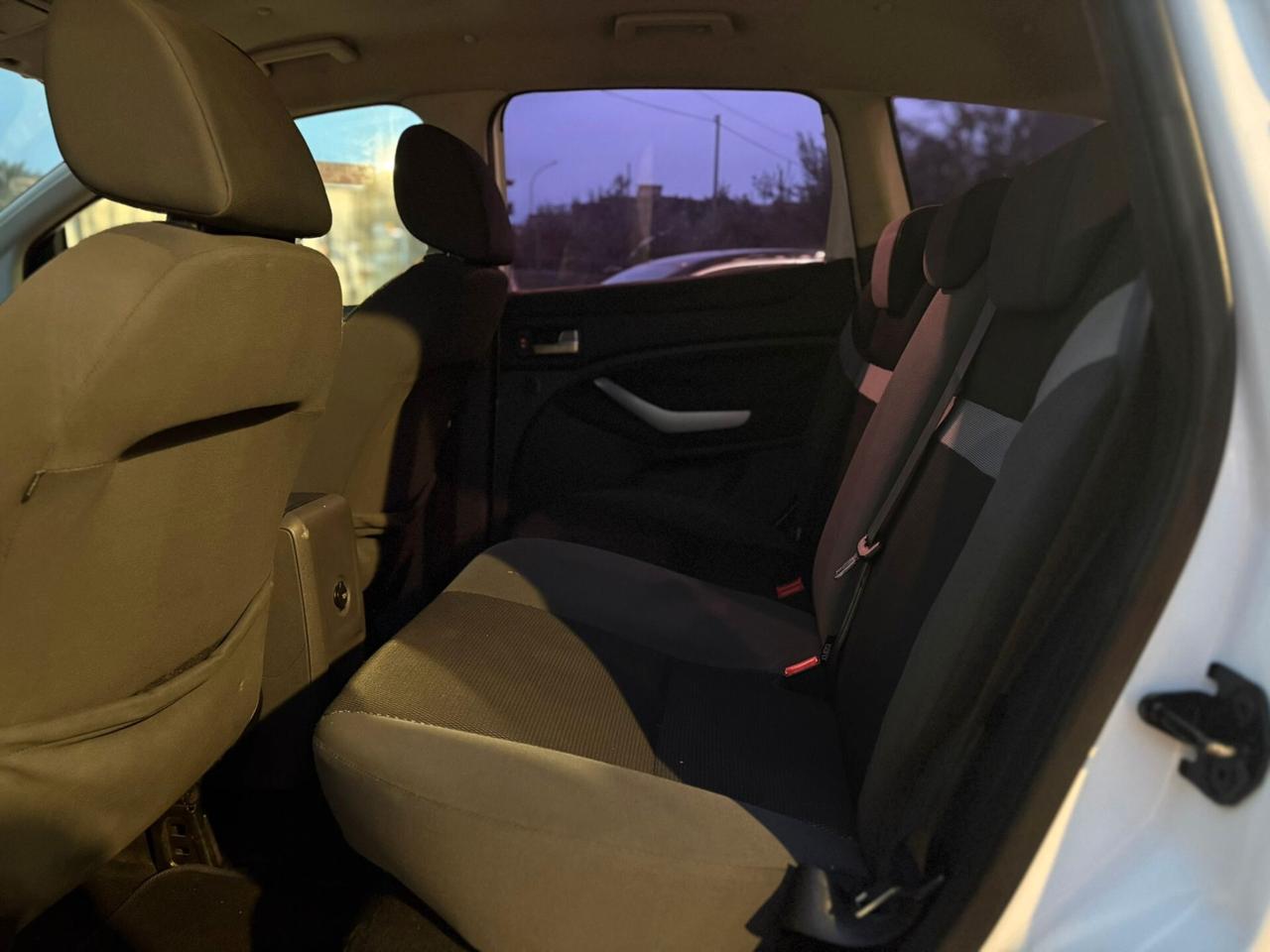 Ford Kuga 2.0 TDCI 140 CV 2WD