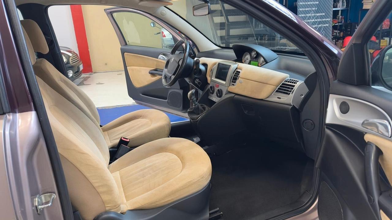 Lancia Ypsilon 1.2 Oro