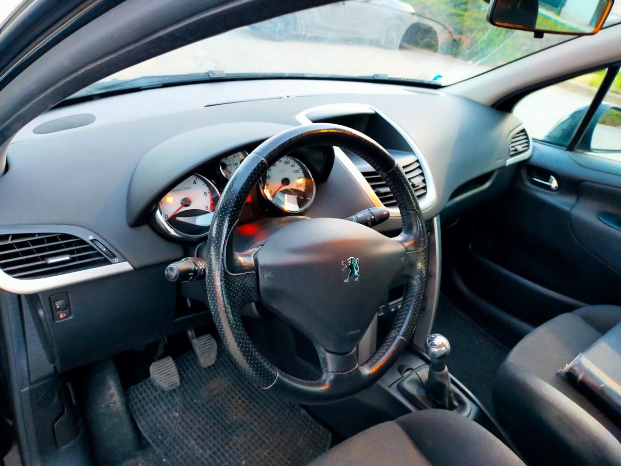 Peugeot 207 1.6 hdi XS 5p adatta per neopatentati