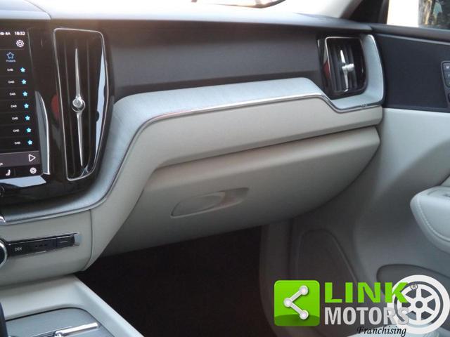 VOLVO XC60 B4 (d) AWD automatico Plus Dark ben tenuta