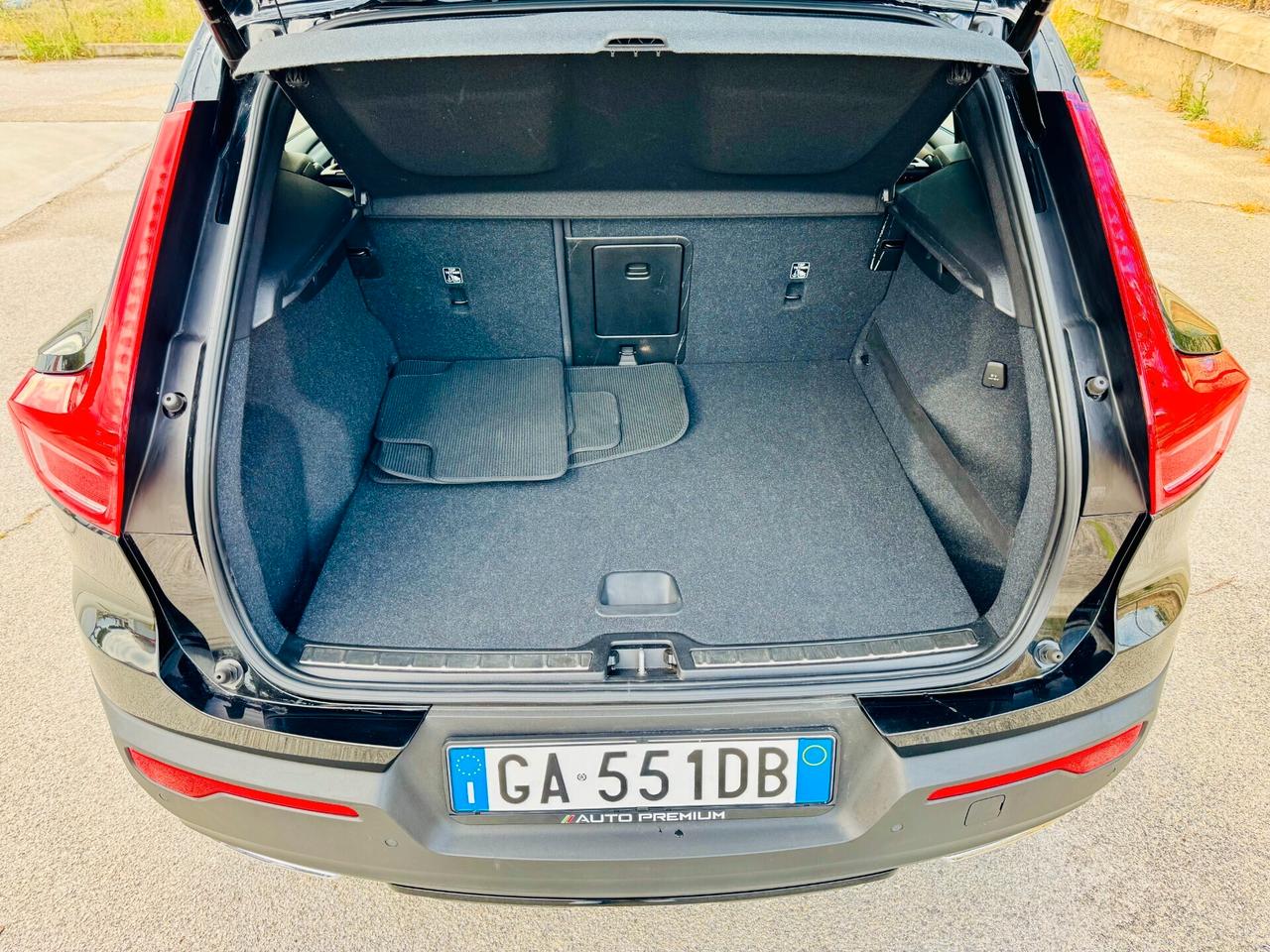 Volvo XC40 D3 R-design CarPlay / LED / RetroCam.